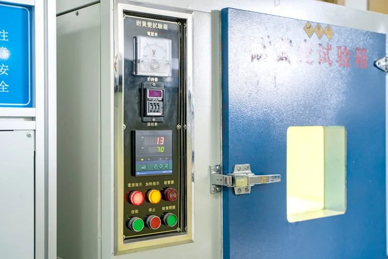 Yellowing Resistance Test for Cable Ties